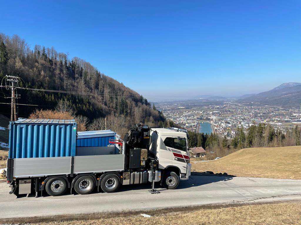 Kellererbau aus Anthering bei Salzburg transportiert Container